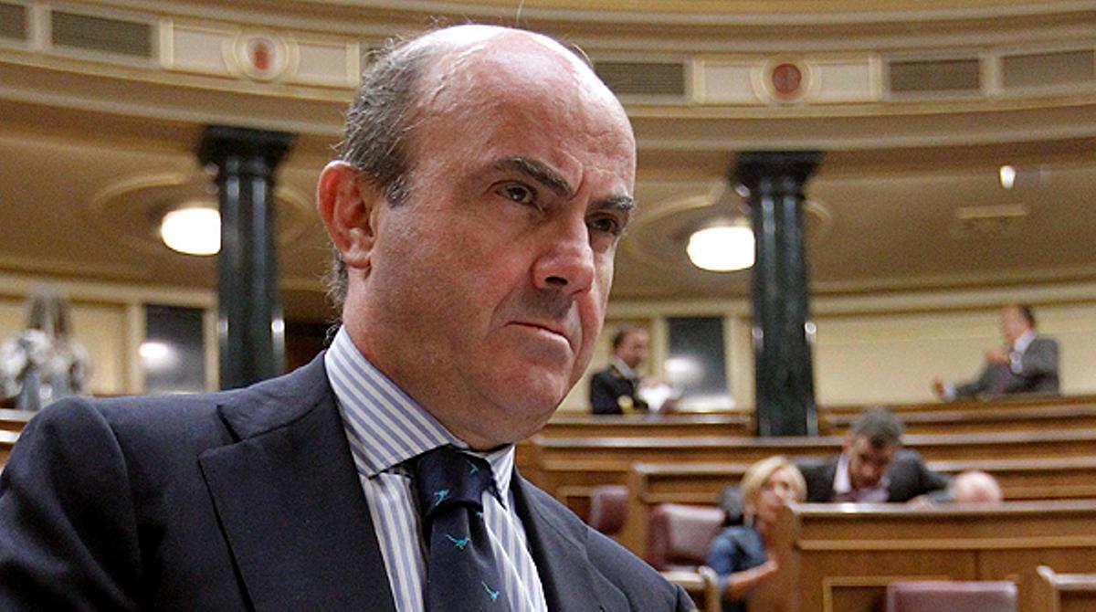 Guindos assegura que si s’hagués aprovat la reforma abans no hauria estat necessari demanar el rescat.