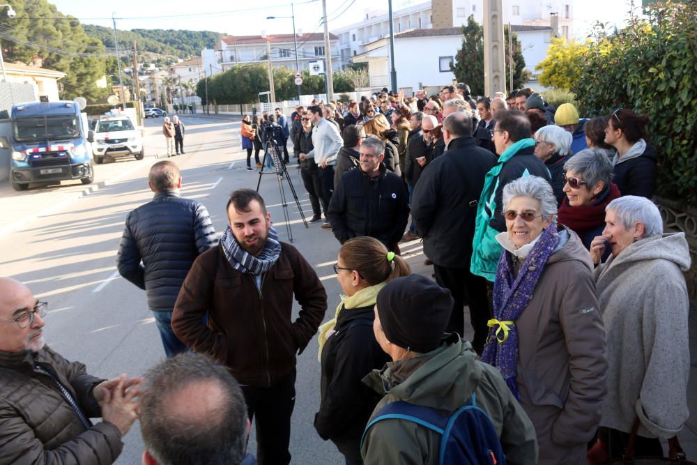 Concentració de suport a l'Estartit pel regidor de la CUP de Torroella