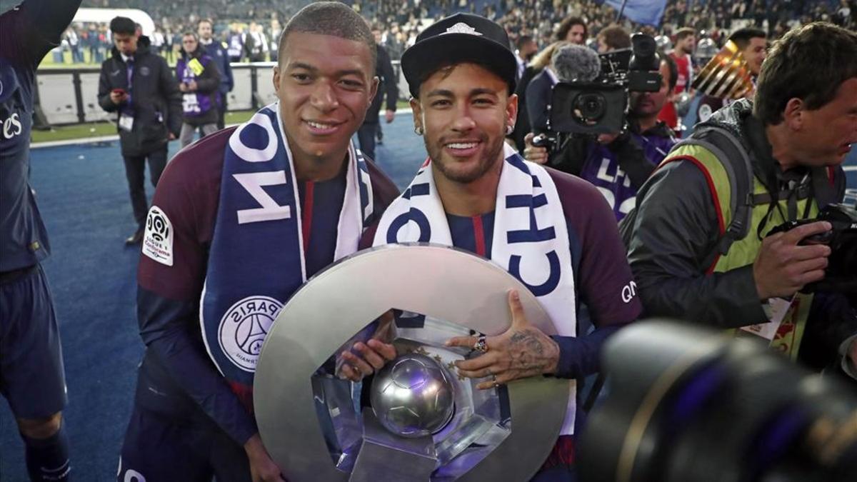 Neymar y Mbappé volverán a liderar la delantera capitalina junto a Cavani
