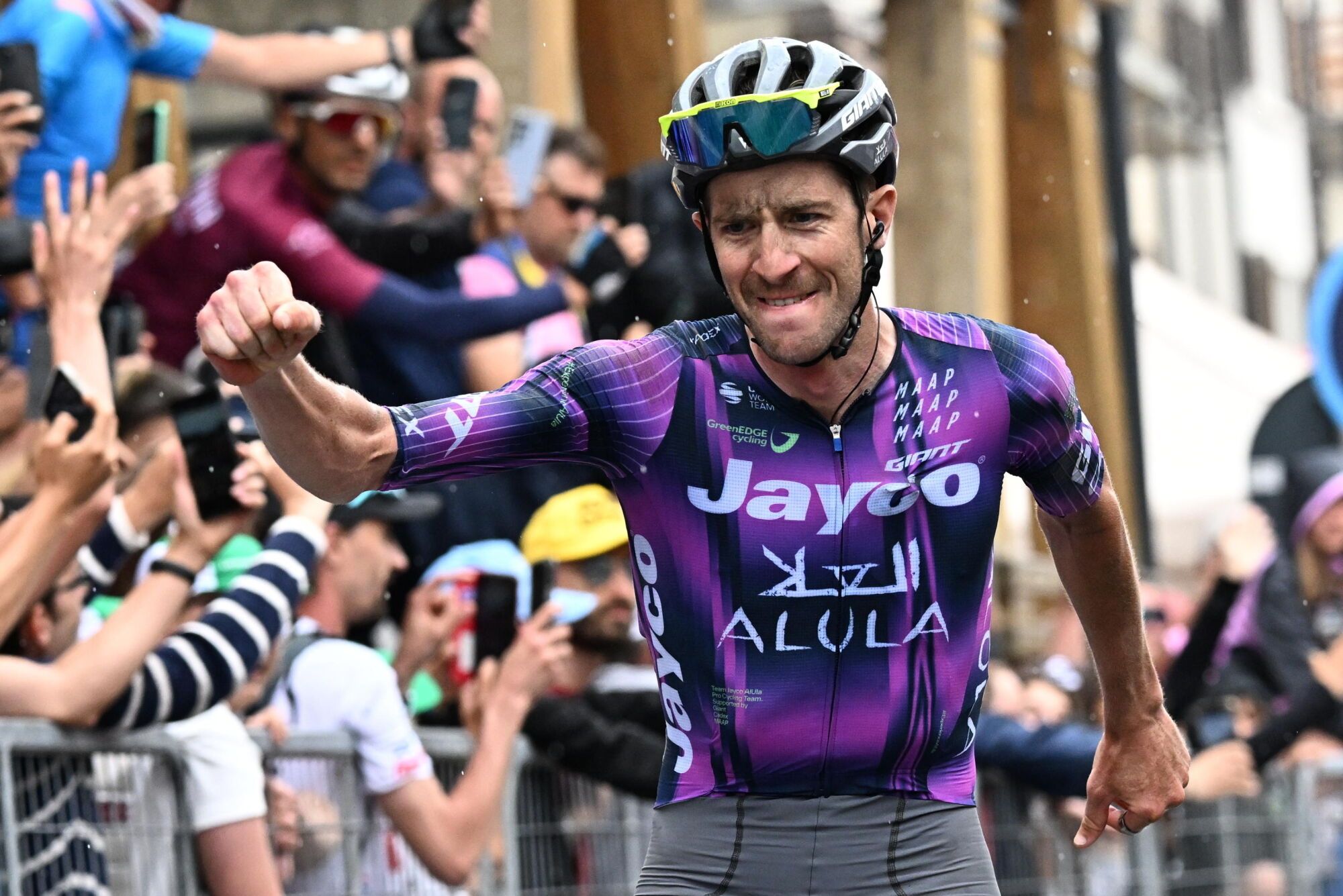 Sestriere (Italy), 31/05/2025.- Australian rider Christopher Harper of Team Jayco Alula celebrates winning the 20th stage of the Giro d'Italia cycling race over 205 km from Verres to Sestriere, 31 May 2025. (Ciclismo, Italia) EFE/EPA/LUCA ZENNARO