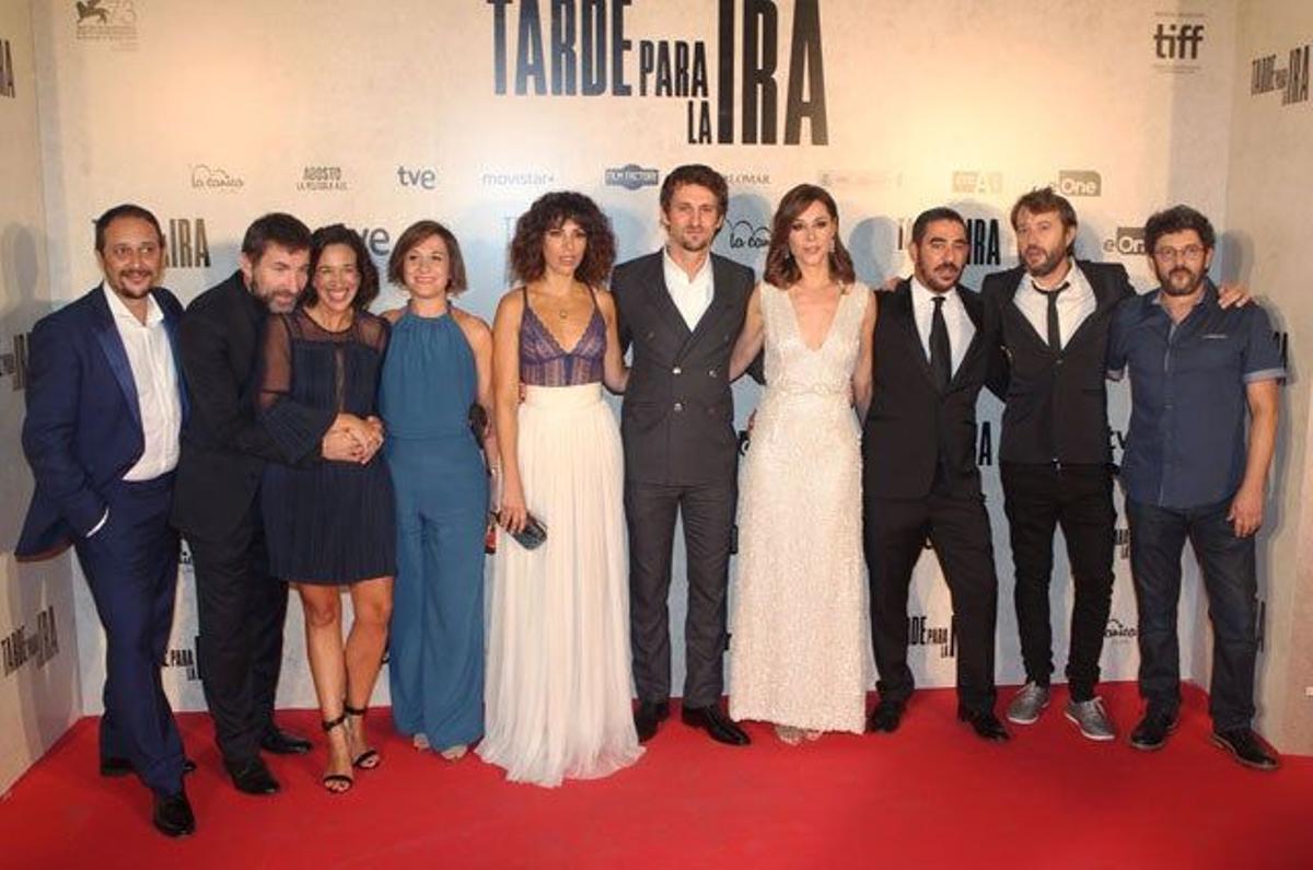 Foto de grupo, en el preestreno de Tarde para la ira en Madrid.