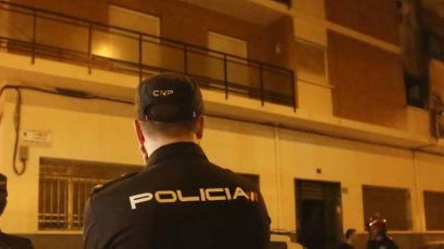 Una niña herida tras caer por la ventana al tratar de escapar de un incendio en Alicante