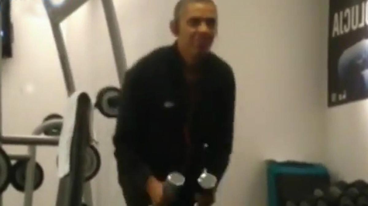 Obama es posa en forma durant la seva visita a Varsòvia