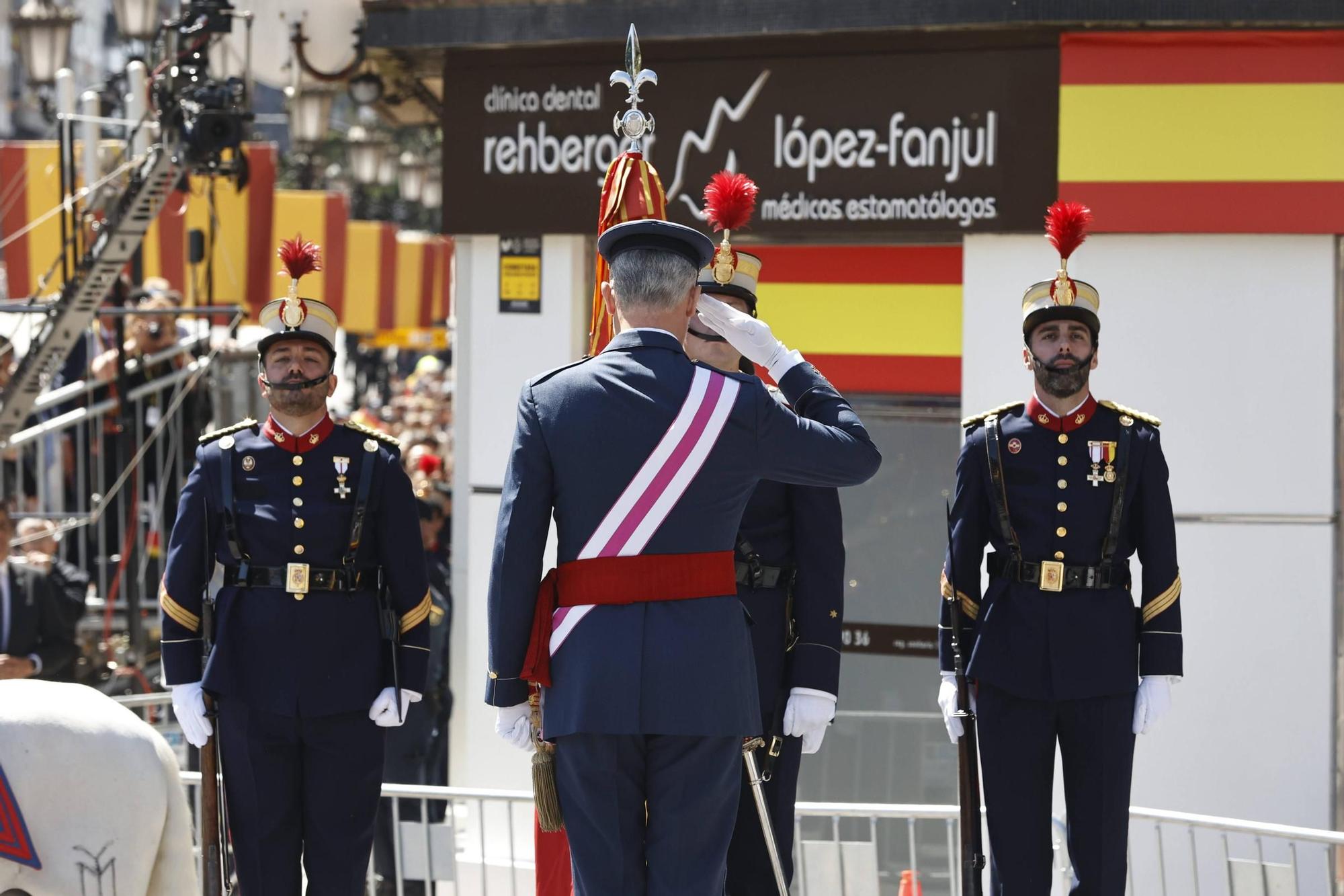 EN IMÁGENES: Así fue el multitudinario desfile en Oviedo por el Día de las Fuerzas Armadas