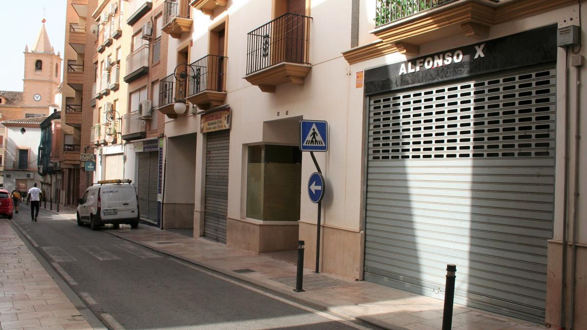 Local de juego y apuestas que cerraba sus puertas hace algunos años en la calle Alfonso X el Sabio, en pleno casco antiguo de la ciudad y a pocos metros del colegio San Francisco de Asís.