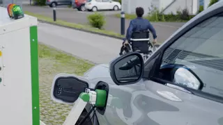 Sorpasso en la automoción: los coches de gasolina y diésel ya venden menos del 50% del total en Castellón