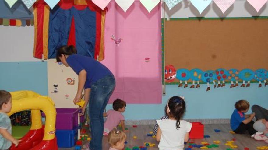 El aula para niños de dos años comienza la jornada completa