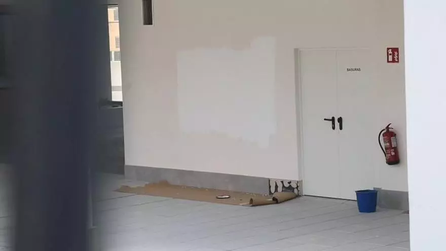 La Policía Nacional investiga las pintadas vandálicas en la urbanización Les Naus en Alicante