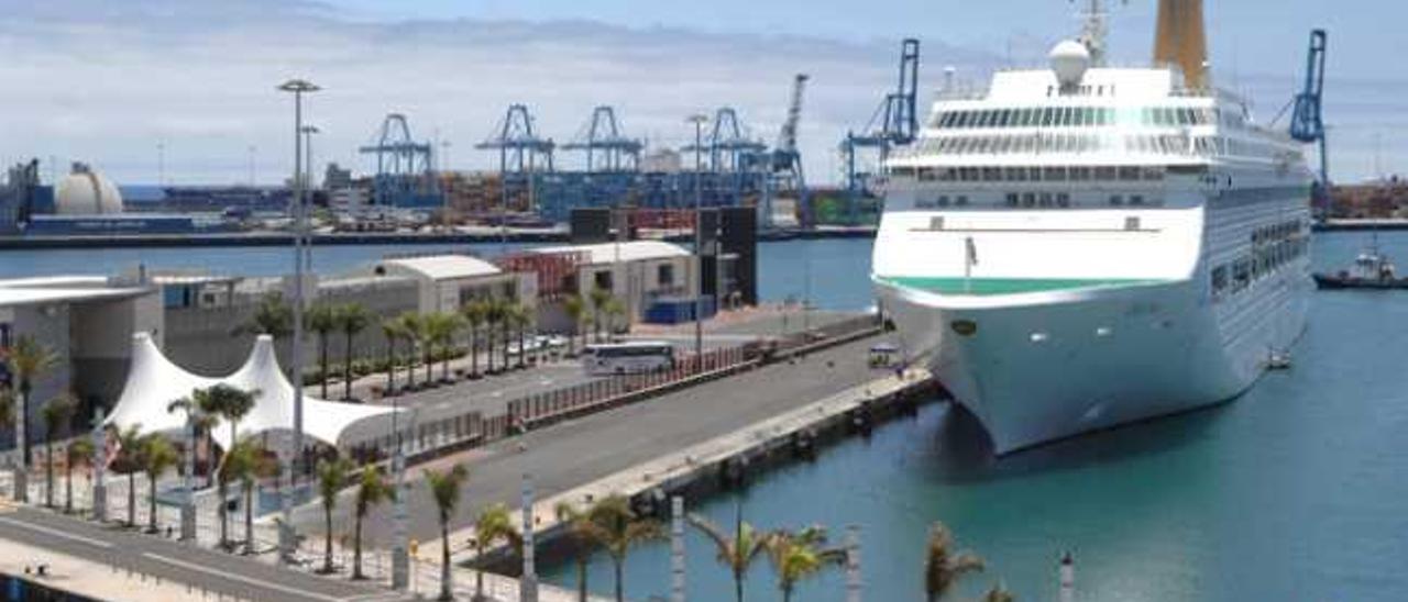 Un galeón con 150 habitaciones solicita instalarse en el Puerto