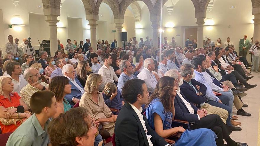 En primera fila, el torero Finito de Córdoba y Arantxa del Sol, en el abarrotado patio del Palacio de Congresos.