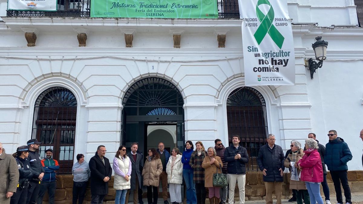 Protesta junto al consistorio de Llerena.