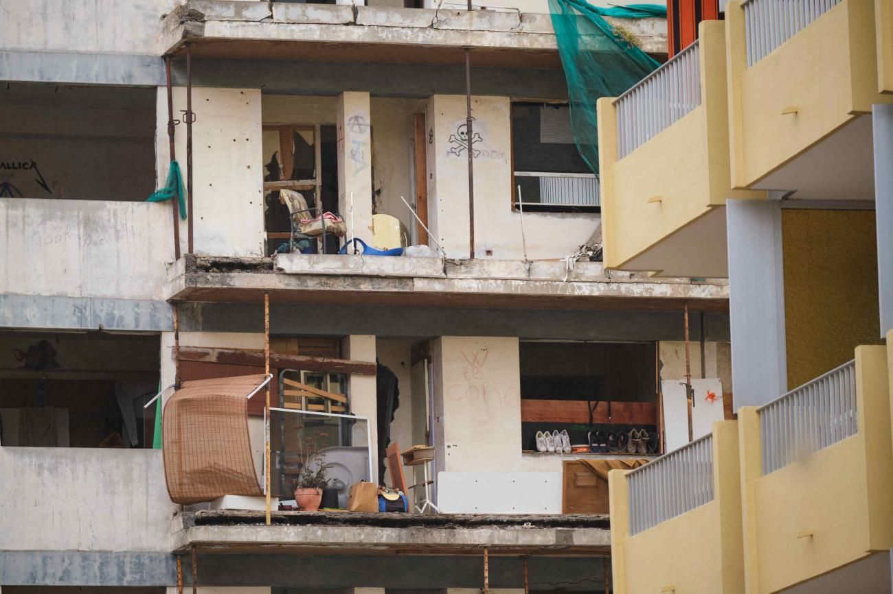 Detalle de algunos de los pisos ocupados en el edificio Iders, en Puerto de la Cruz