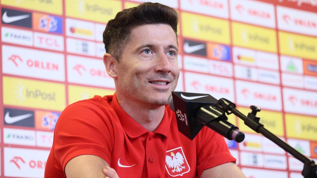 Lewandowski compareció ante los medios polacos