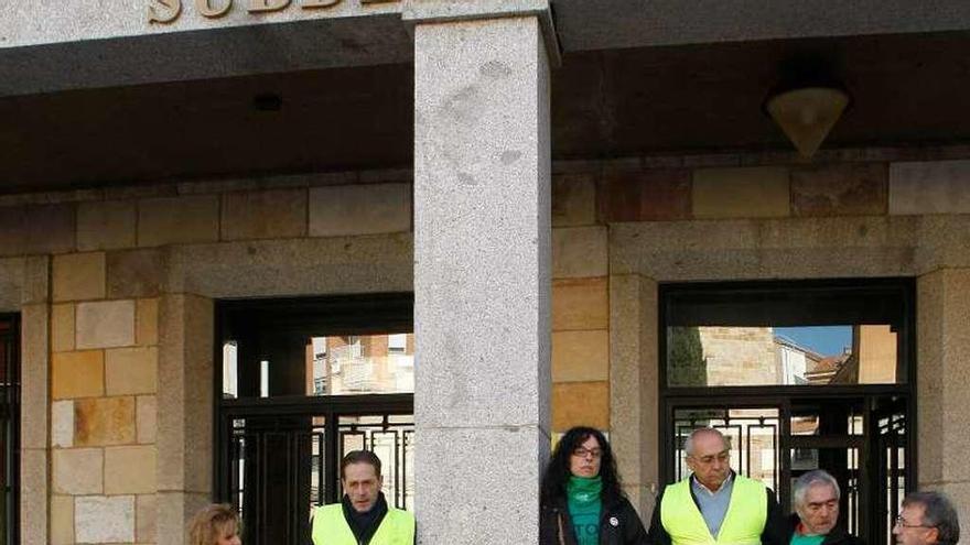 Protesta de la PAH en la Subdelegación del Gobierno.