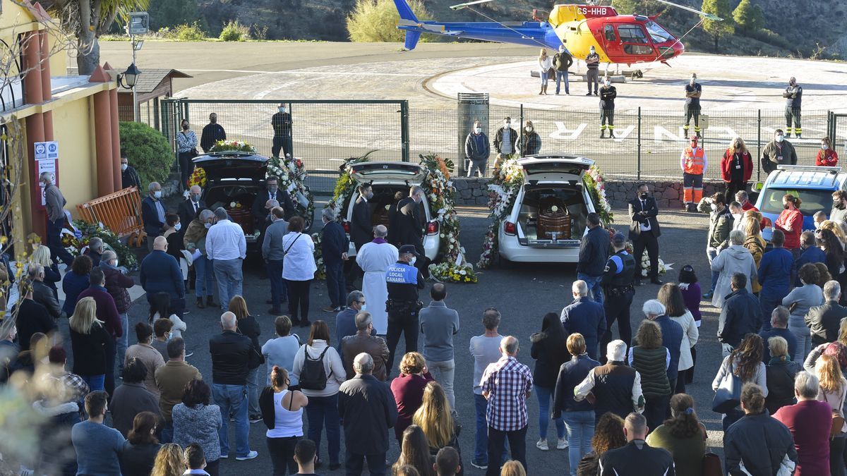 Multitudinaria despedida en Gran Canaria a la familia asturiana muerta en un barranco