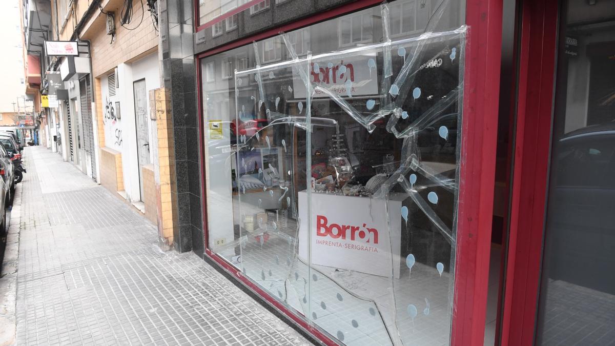 Lunas rotas de la serigrafía Borrón, en Ángel del Castillo