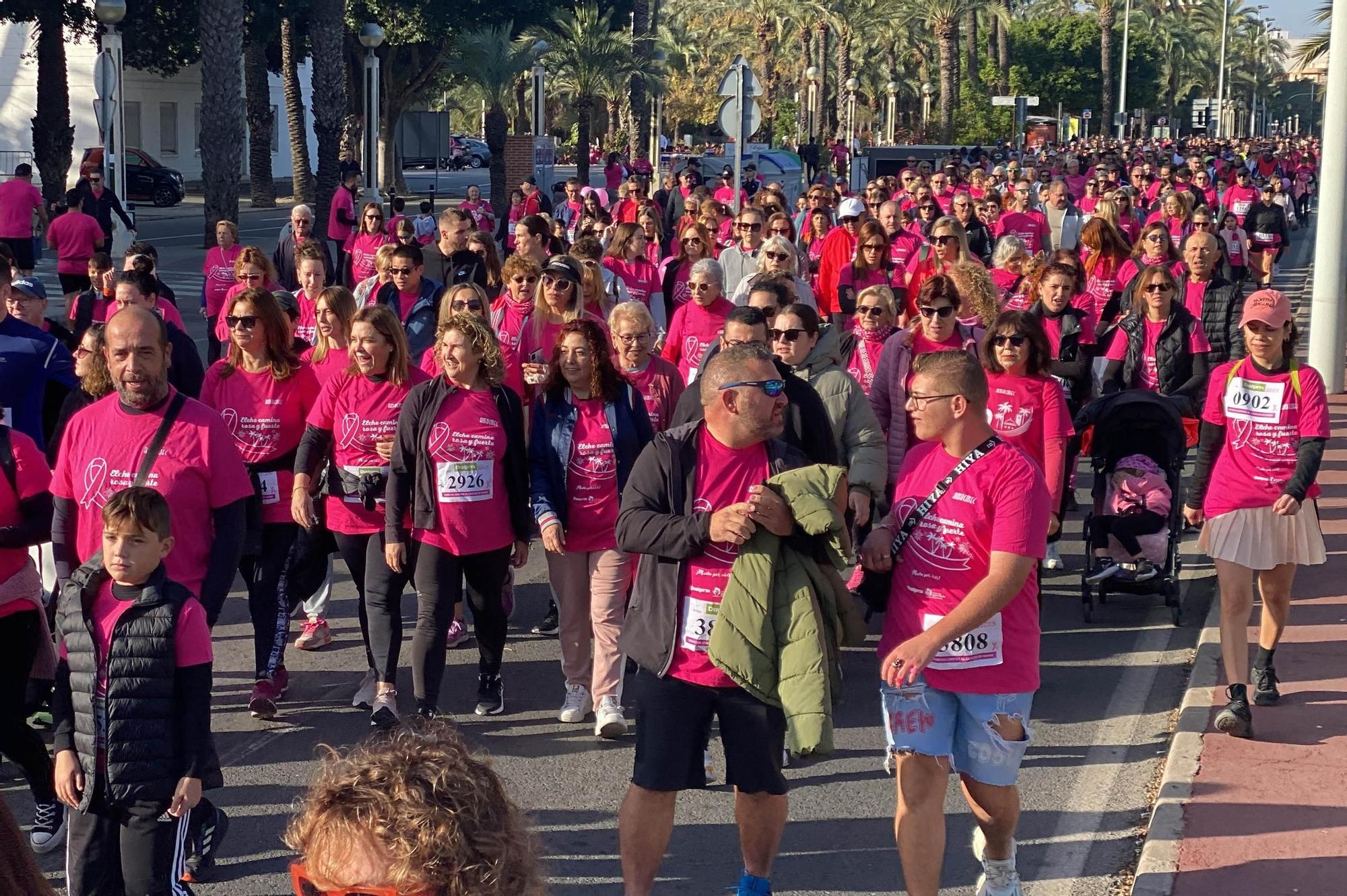 Una marea rosa imparable contra el cáncer de mama en Elche