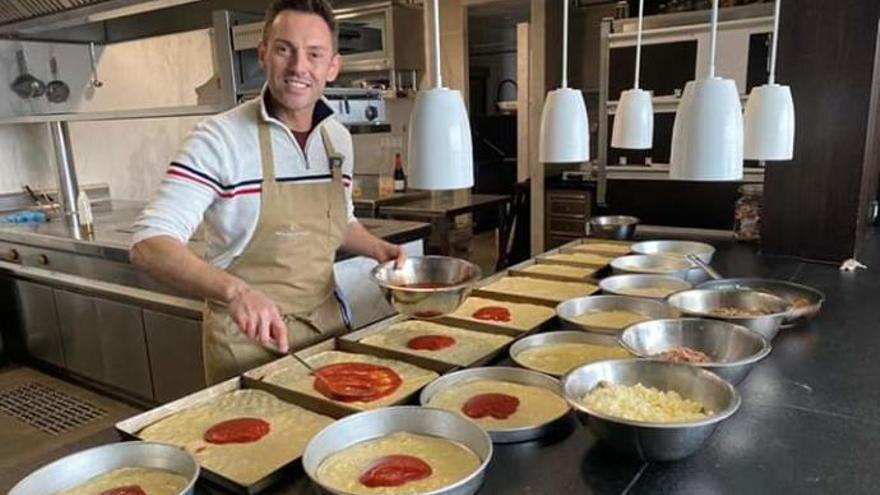 Un chef de Calp con estrella Michelin cocina pizzas para el albergue de emergencia, el centro de salud y los voluntarios de Protección Civil