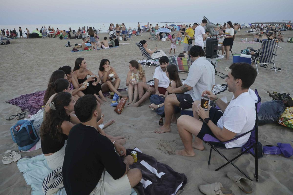 Las imágenes que ha dejado la Noche de San Juan sin hogueras en Sagunt