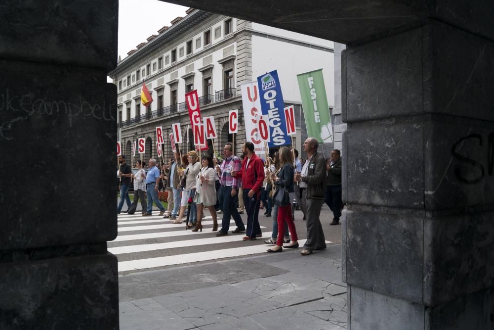 Manifestación convocada por los sindicatos de la enseñanza concertada