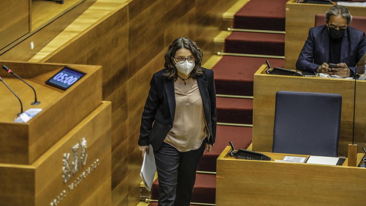 La vicepresidenta del Consell, Mónica Oltra, comparece en Les Corts (archivo)