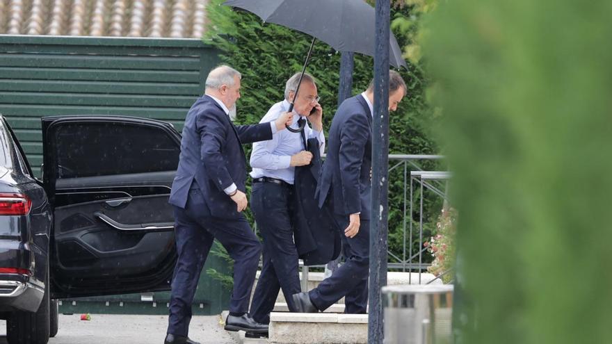 Florentino Pérez negociará en París con Macron la participación de Mbappé en los Juegos Olímpicos