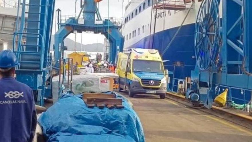 Herido un trabajador de 59 años tras caer de una altura de ocho metros en un astillero de Vigo