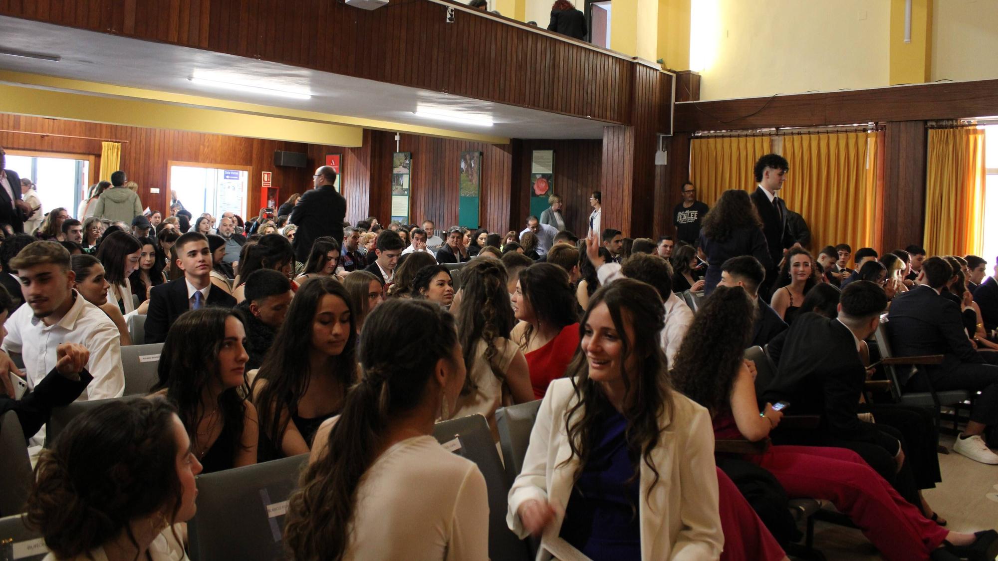 Tarde de graduaciones en los centros educativos de Gijón