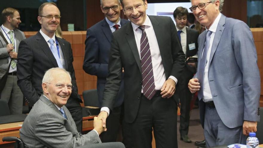 El ministro de Finanzas alemán, Wolfgang Schuble, el presidente del Eurogrupo, Jeroen Dijsselbloem y el ministro de Finanzas luxemburgués Pierre Gramegna en la primera revisión del tercer rescate a Grecia.