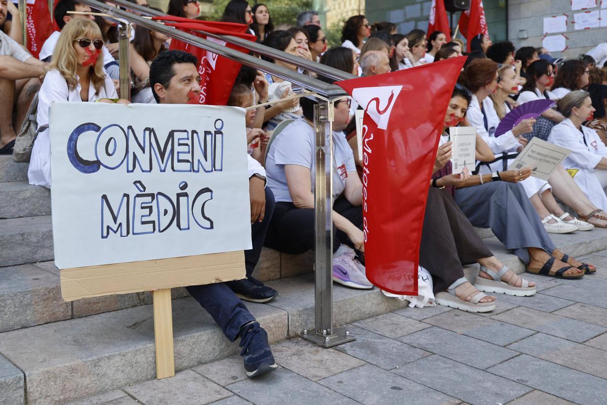 Les imatges de la protesta dels metges a Girona