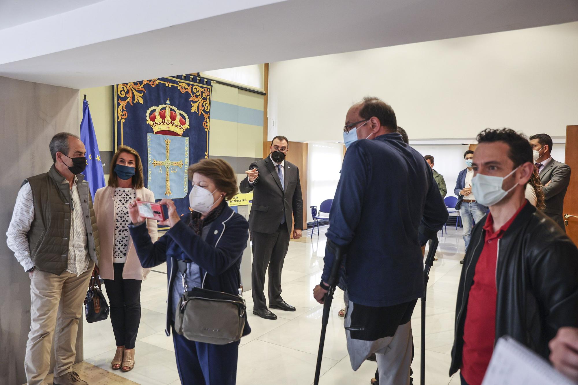 Así fue la visita guiada por Barbón a "la casa" presidencial para los lectores de LA NUEVA ESPAÑA
