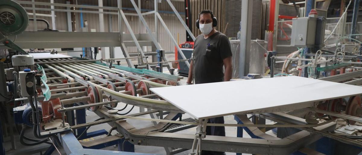 La principal industria fabricante de azulejos cerámicos de Europa advierte de los problemas que sufre la cogeneración.
