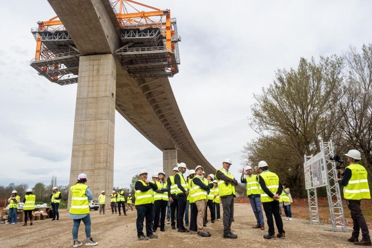 Visita del ministro Puente a la zona de obras en el tramo en construcción de la A-23 en Sabiñánigo.