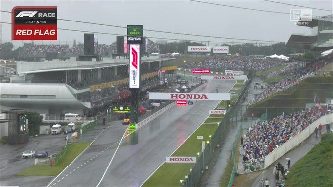 Bandera roja en Suzuka.