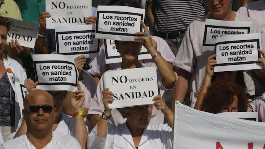 Imagen de archivo de una de las decenas de movilizaciones que han realizado los profesionales sanitarios en los últimos 4 años debido a los recortes.