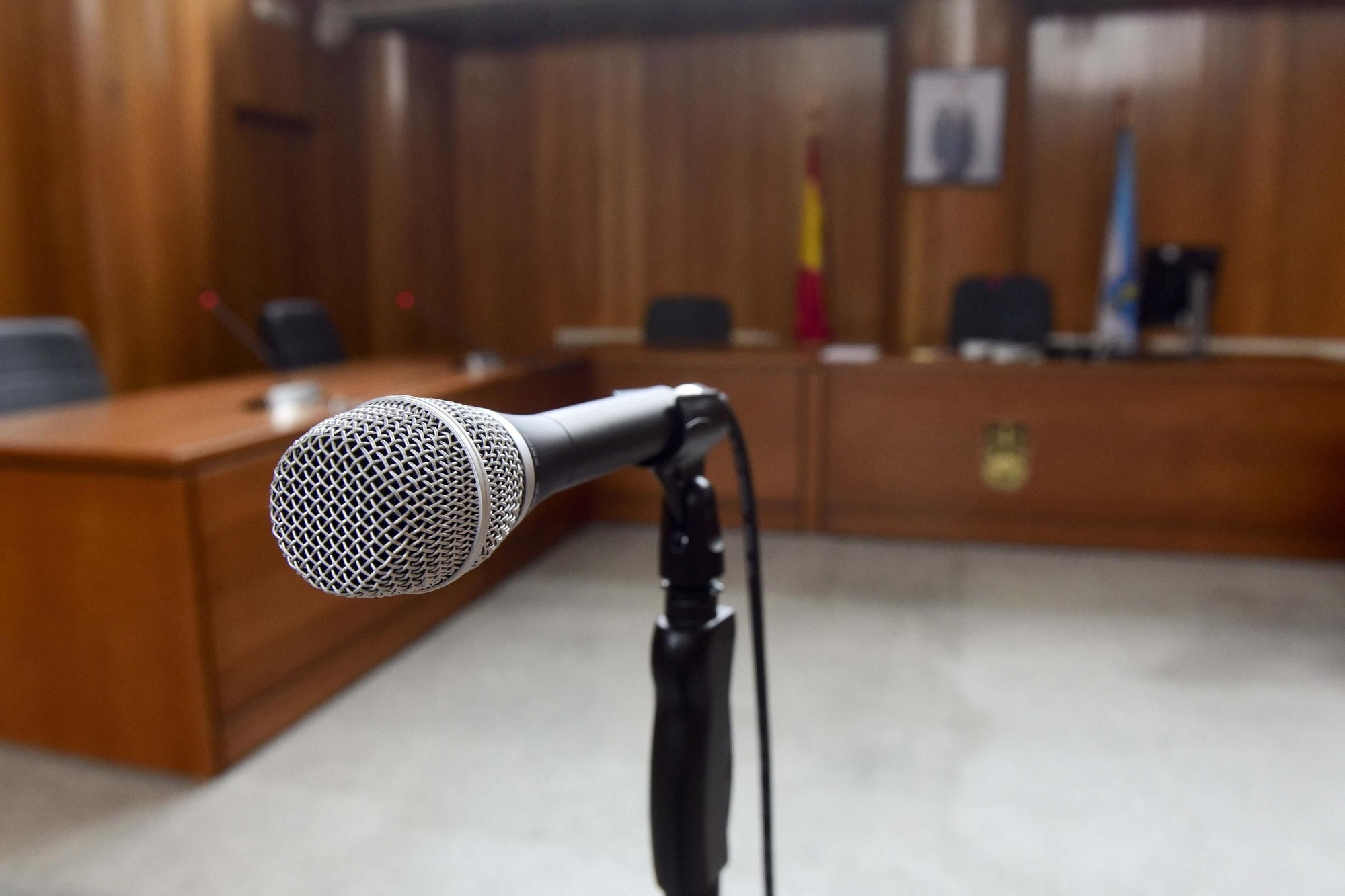 Juicios suspendidos y baja actividad en el primer día de huelga de jueces y fiscales