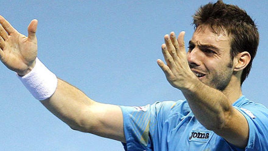 Marcel Granollers celebra su victoria en el Open 500 de Valencia.