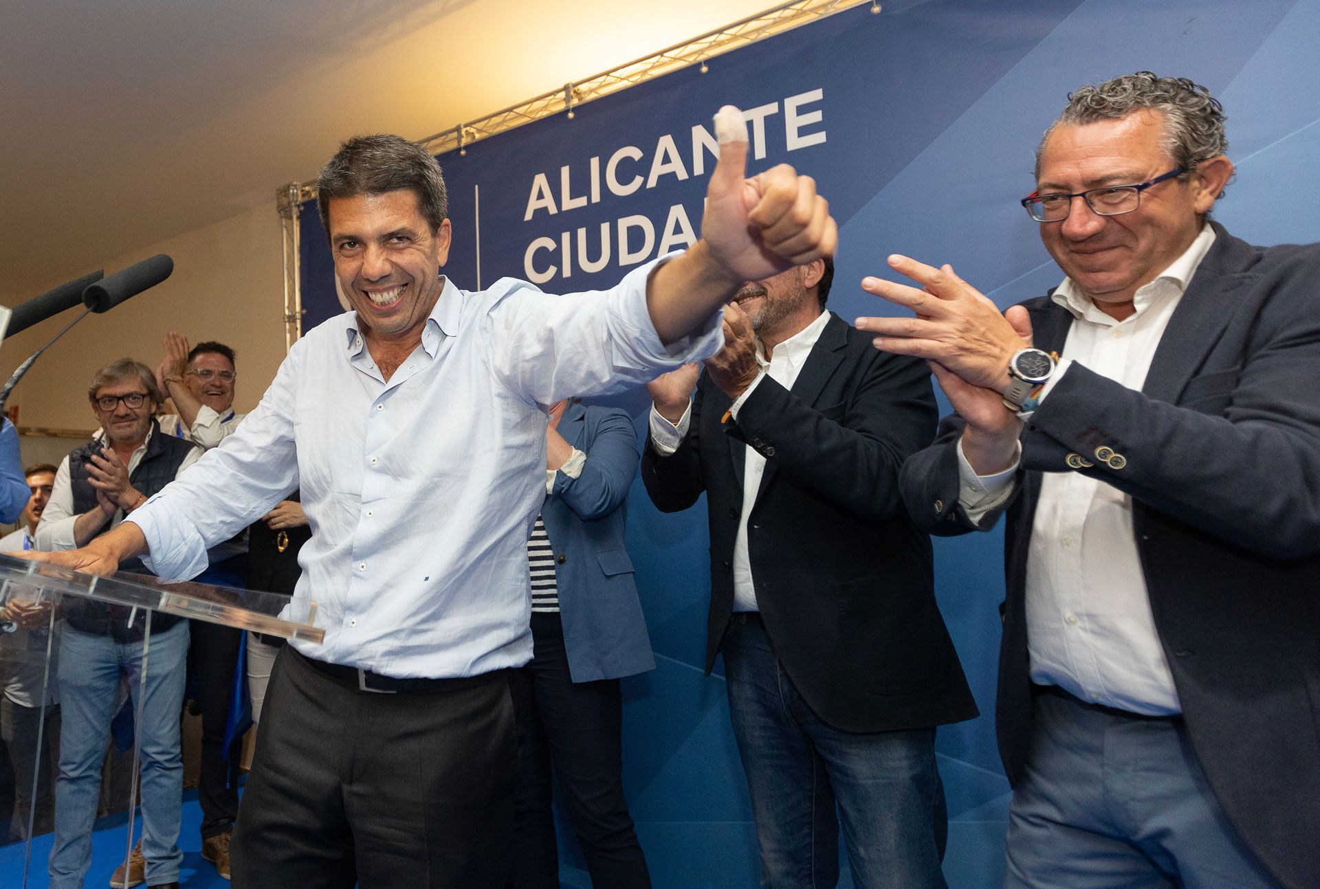 Carlos Mazón celebra su victoria en Alicante