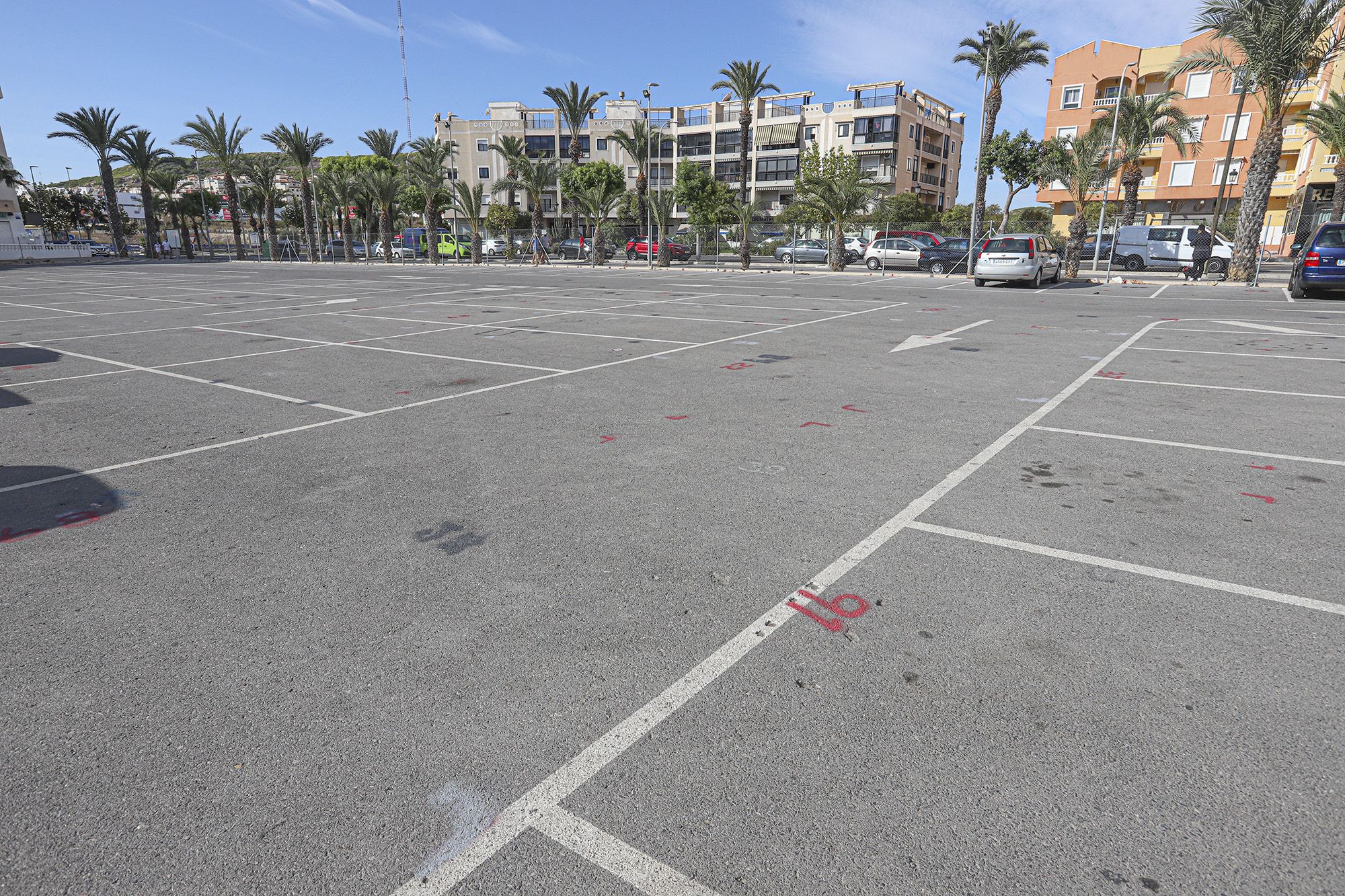 Protesta de los vendedores ambulantes de Guardamar por el cambio de ubicación del mercadillo