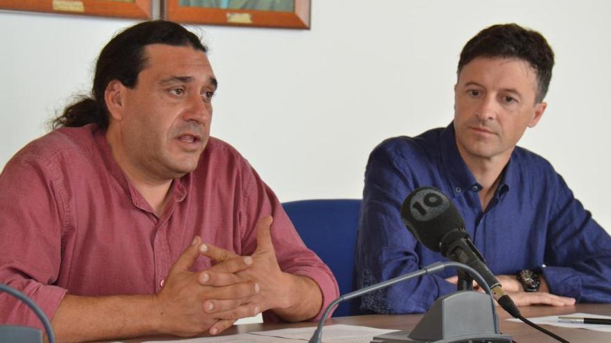 Àngel Rodriguez (a l&#039;esquerra) i l&#039;alcalde, Víctor Puga.