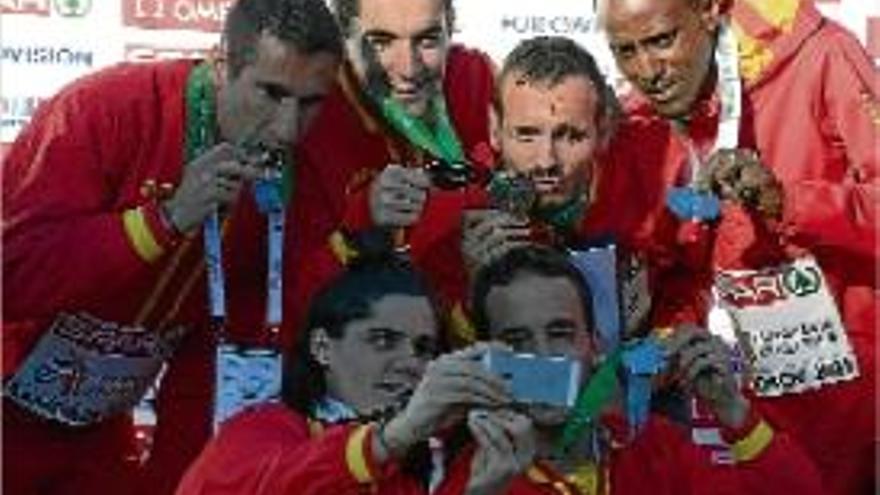Els dos equips espanyols de cros, medalla de plata en els europeus