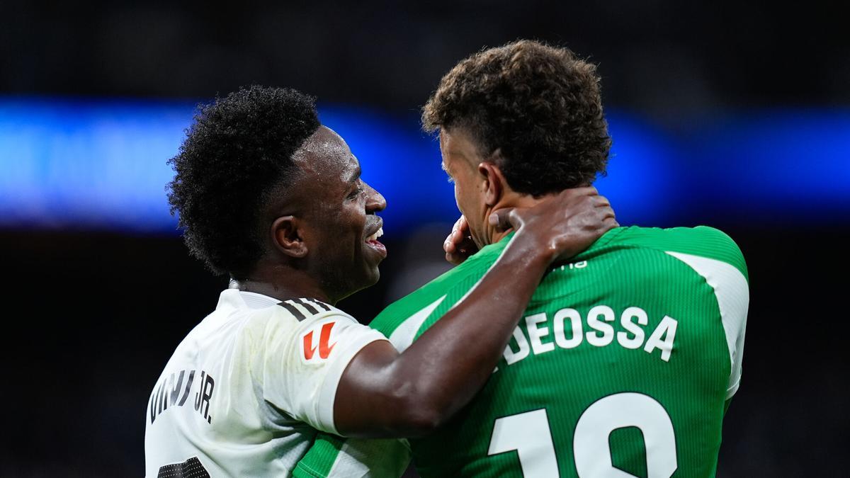 Vinicius Junior of Real Madrid CF talk to Nelson Deossa of Real Betis Balompie during the Spanish League, LaLiga EA Sports, football match played between Real Madrid and Real Betis Balompie at Berabeu stadium on January 04, 2026, in Madrid, Spain. AFP7 04/01/2026 ONLY FOR USE IN SPAIN. Dennis Agyeman / AFP7 / Europa Press;2026;SOCCER;SPAIN;SPORT;ZSOCCER;ZSPORT;Real Madrid v Real Betis Balompie - LaLiga EA Sports;