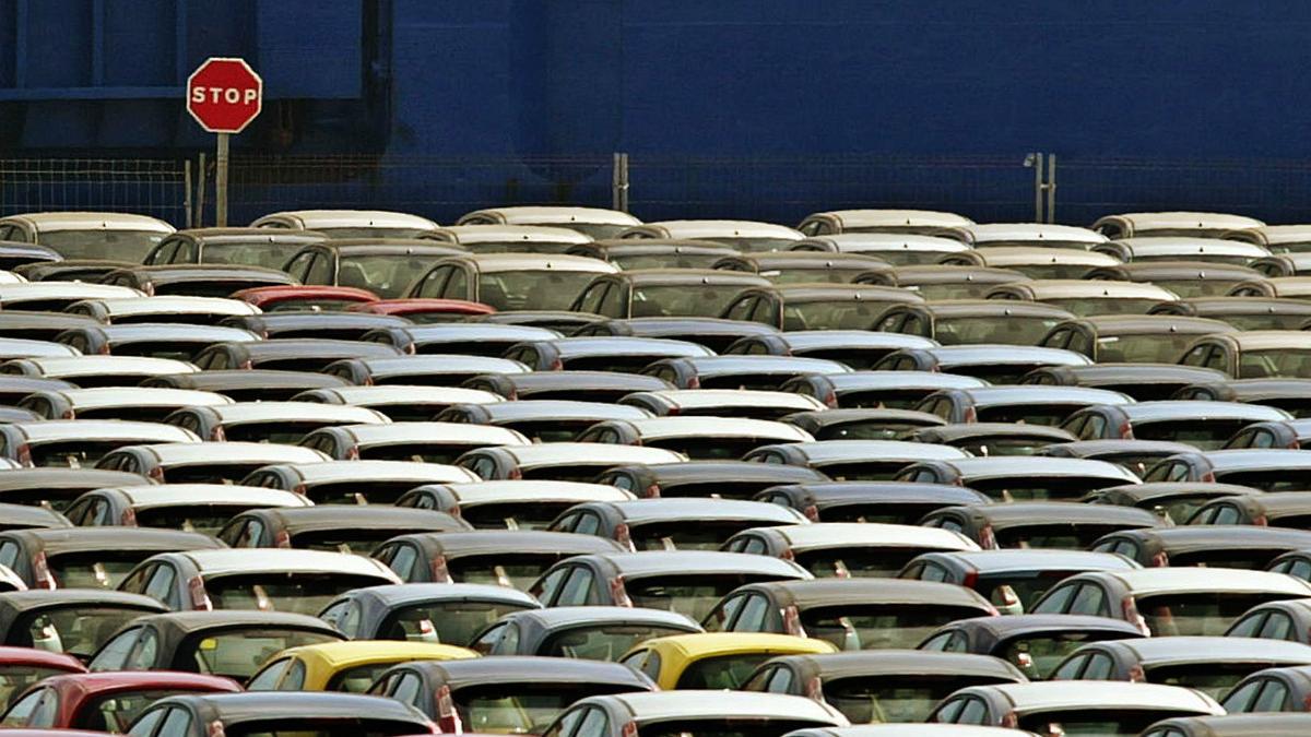 Coches en el puerto de València.