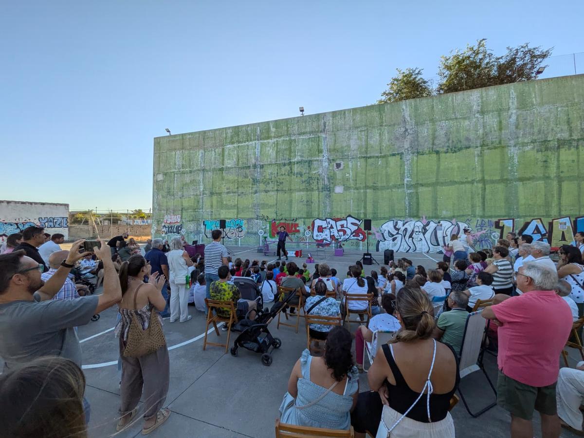 Torres del Carrizal renueva su parque en un gesto de compromiso con las enfermedades raras