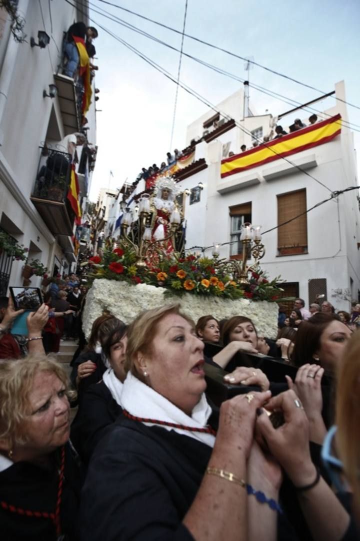 Alicante se vuelca con la procesión de Santa Cruz