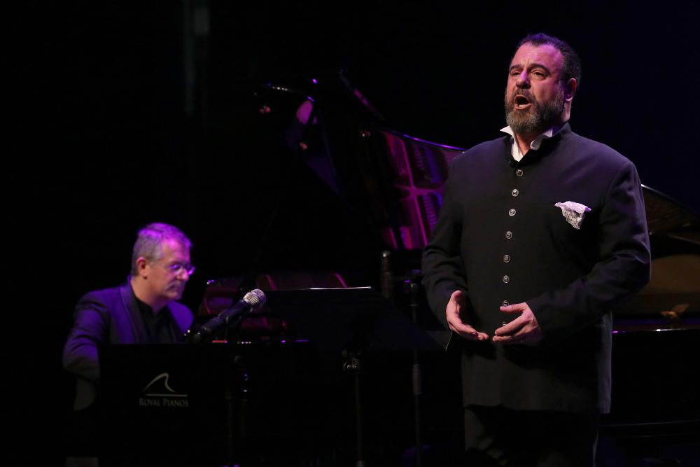 Carlos Álvarez y varios colegas del bel canto protagonizan en el Edgar Neville un concierto navideño para exigir el Auditorio de la Música