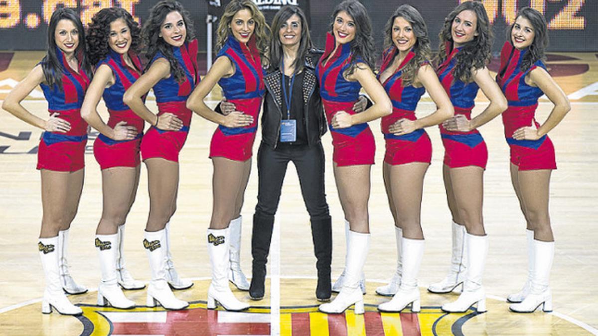 Eva Martínez con sus cheerleaders