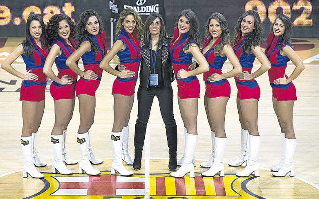Eva Martínez con sus cheerleaders