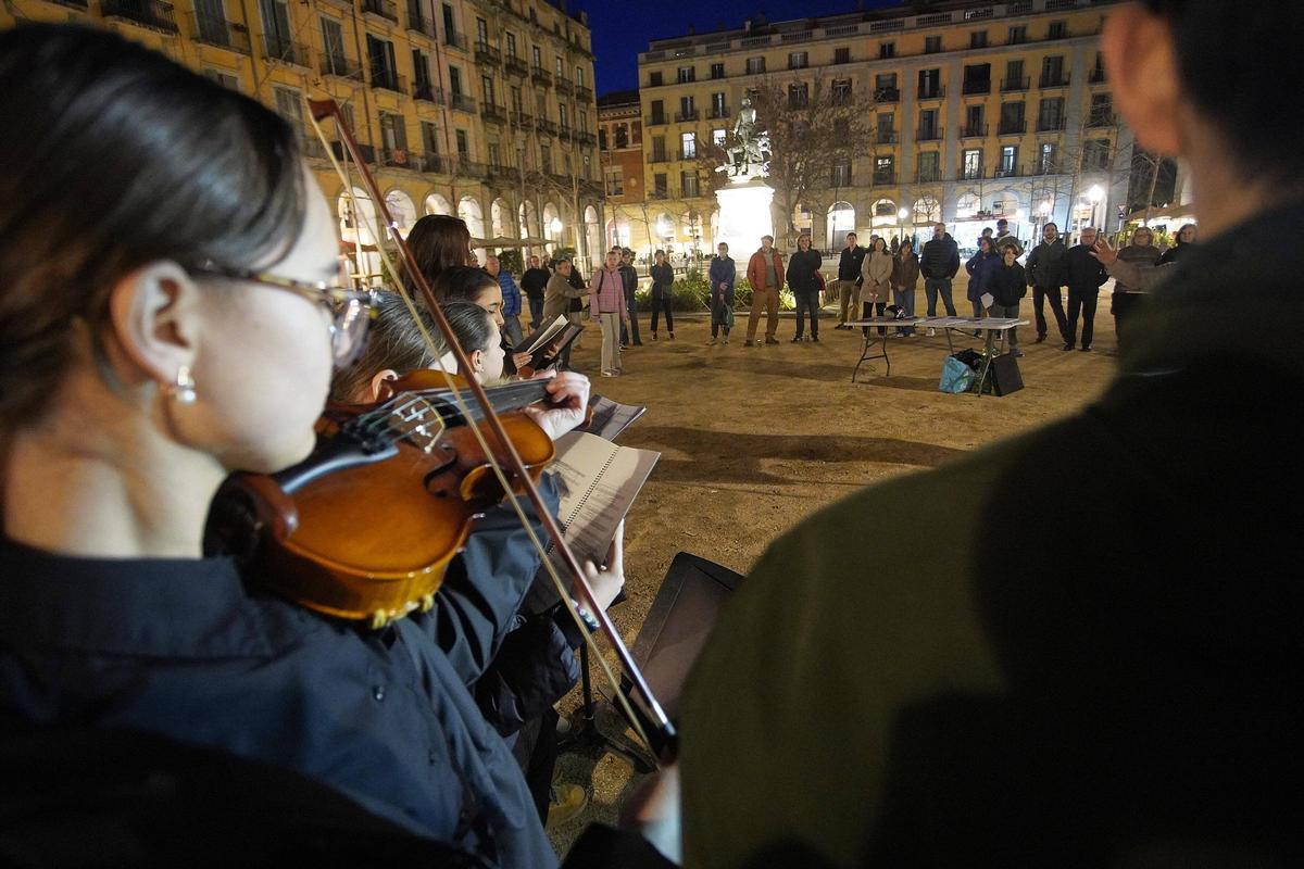 Les fotos de l'espectacle multisensorial "Cage Reload" a la plaça Independència de Girona