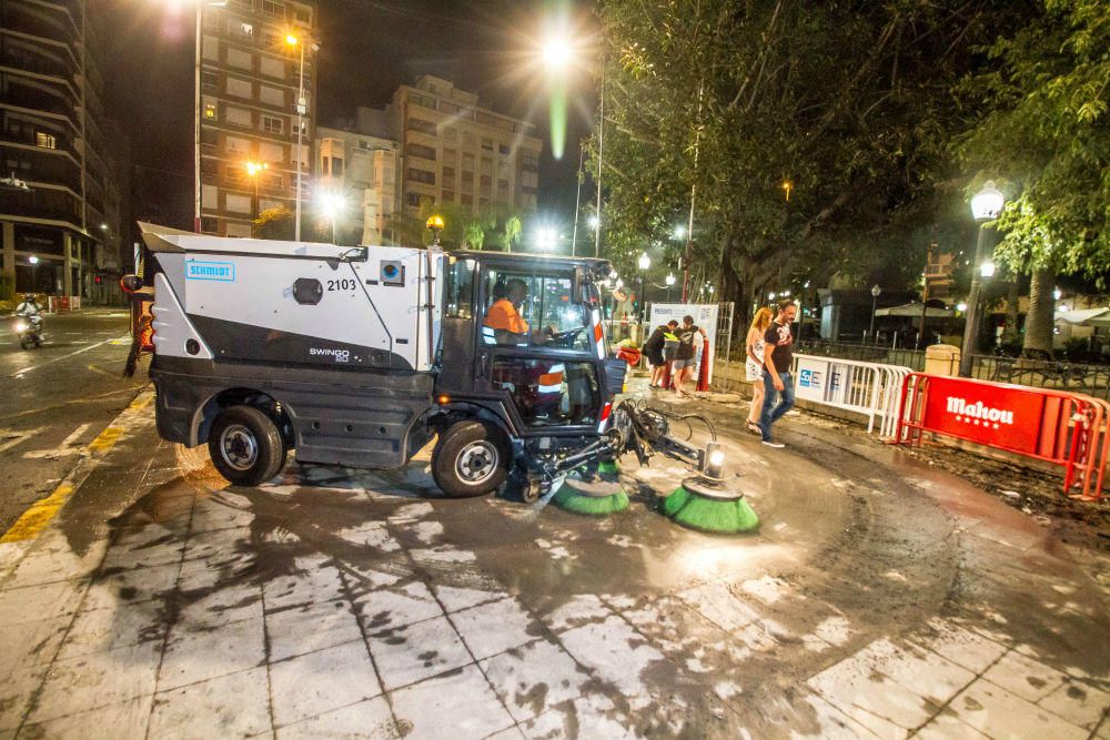 Tras la «Cremá» de los numerosos monumentos fogueriles hemos disfrutado de una ciudad que ha amanecido limpia gracias al trabajo de los equipos de UTE Alicante